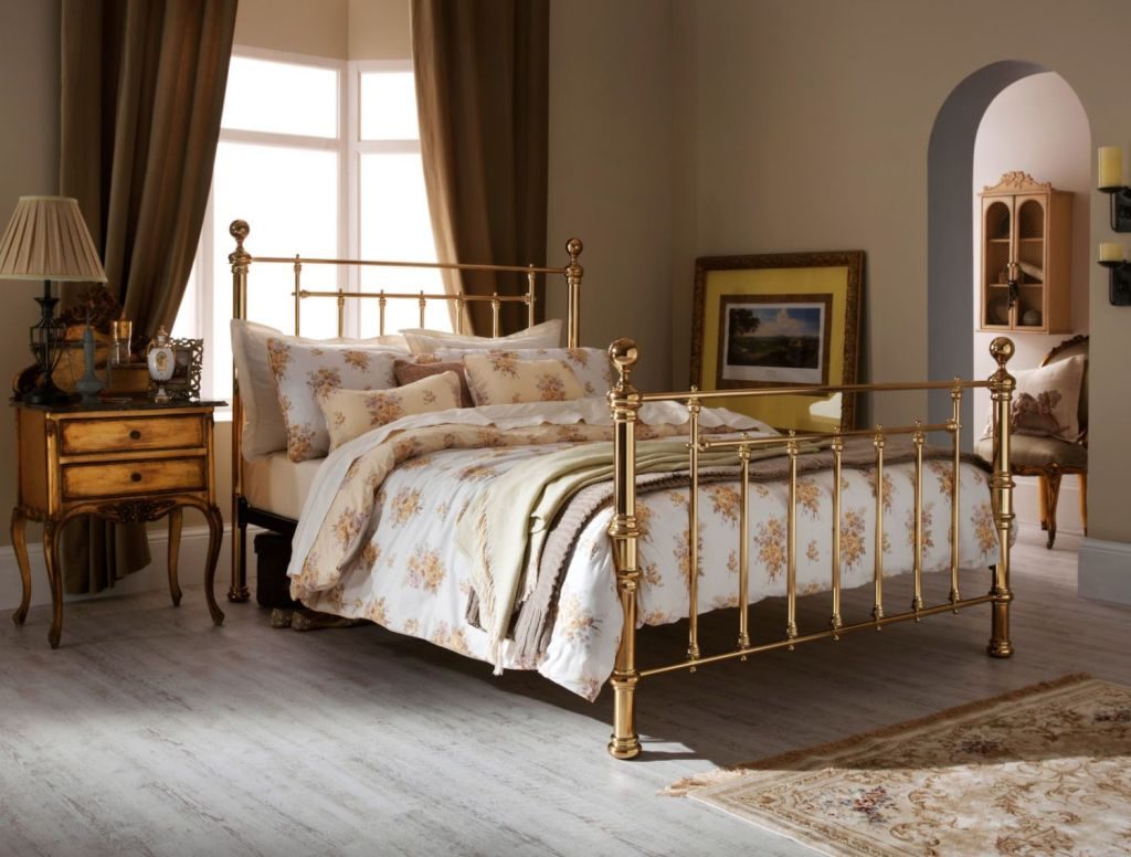 brass-bed-frame-cottage-bedroom-ideas-8657866