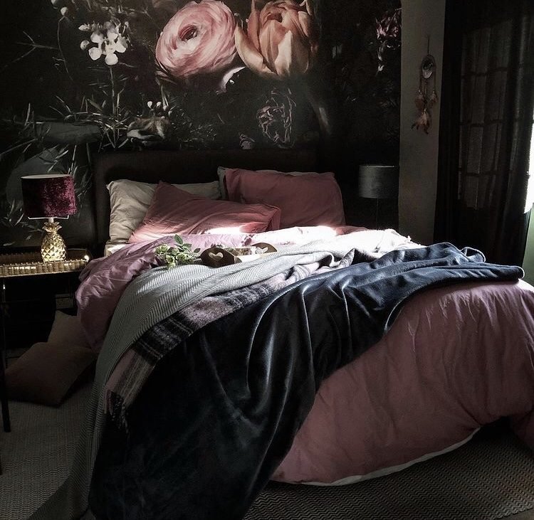 moody black and pink bedroom idea