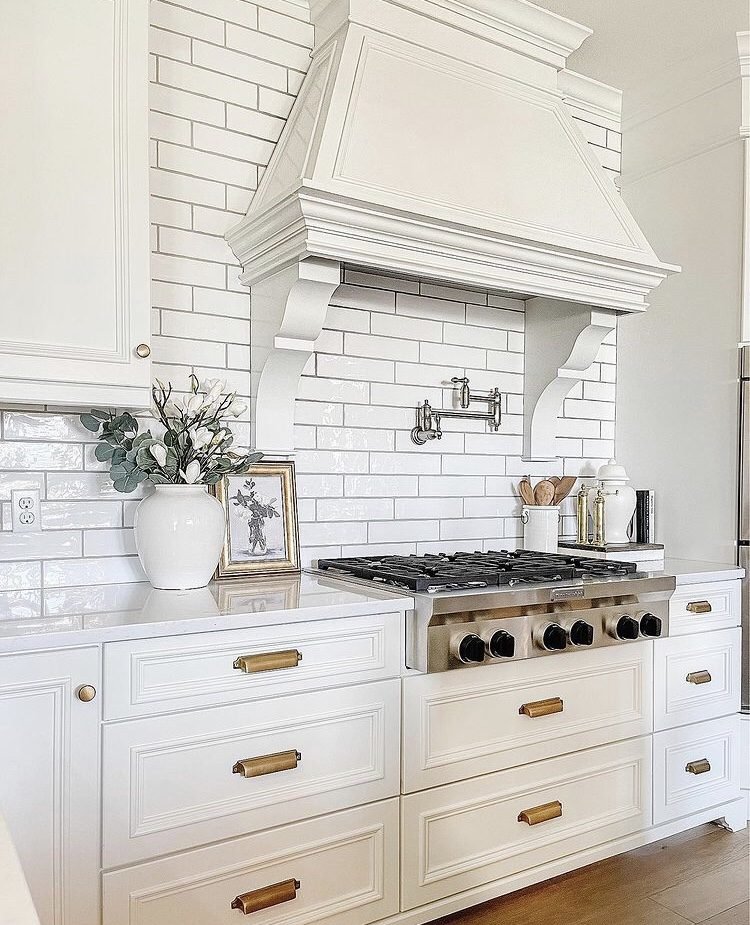 White kitchen cabinets in a farmhouse style kitchen 