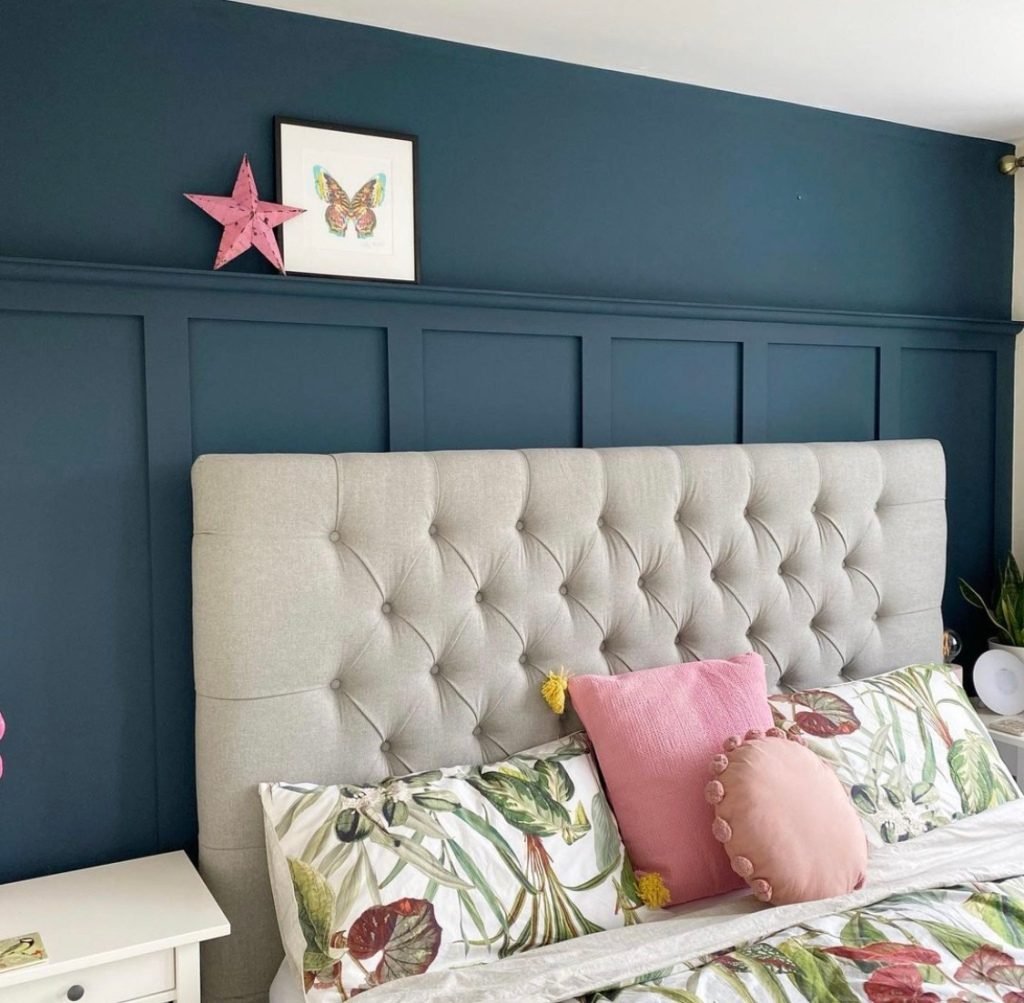 half wall panelling ideas - navy blue wall with half wallpanelling bedroom