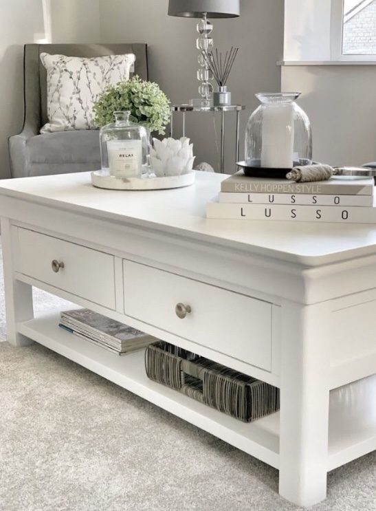 white chic living room idea for coffee table