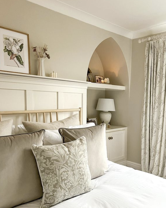 cream-bedroom-panelling-ideas