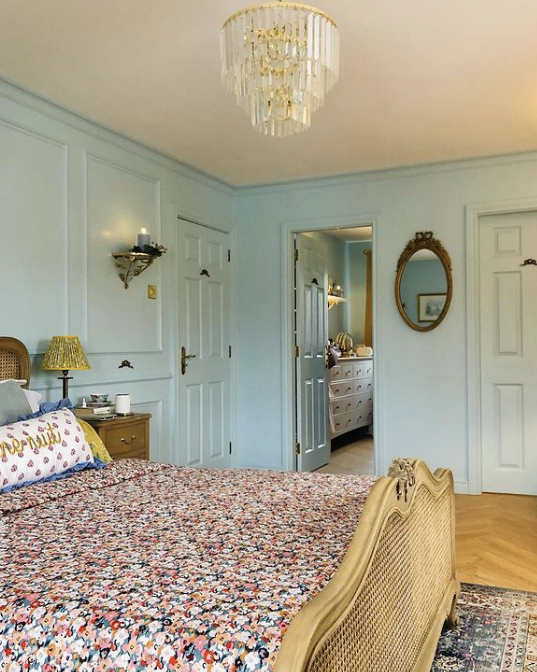 vintage-blue-bedroom-panelling-idea