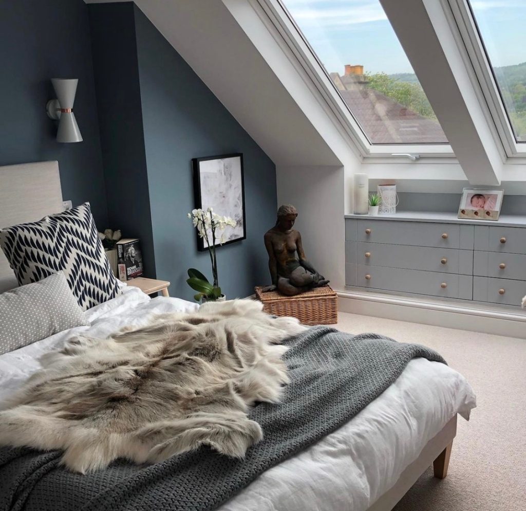 Cozy blue bedroom idea