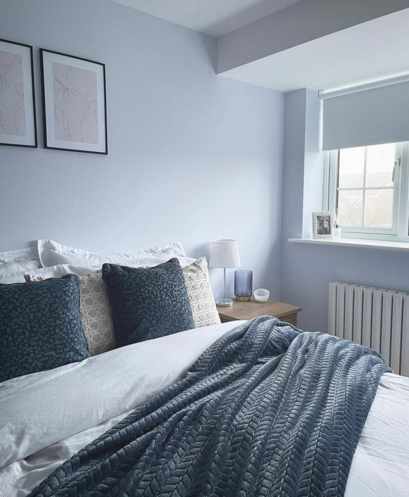Small grey bedroom idea