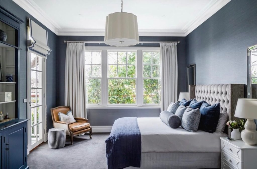 Modern blue and grey bedroom idea 