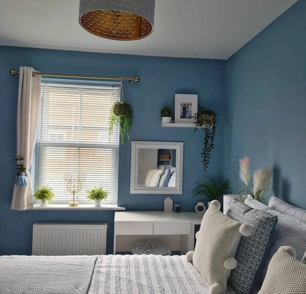 Bright blue bedroom idea 