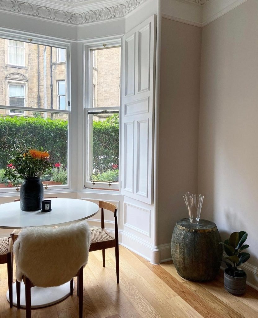 Bay window converted into a dining area 