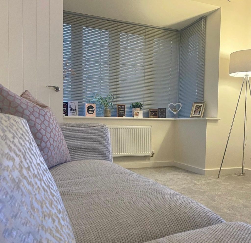 Private bay window with blinds in the living room