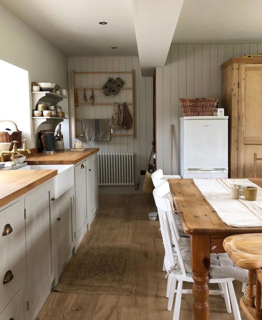 Warm up your country kitchen with neutral tones