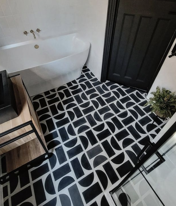 bathroom-flooring-ideas-monochrome-patterned-tiles