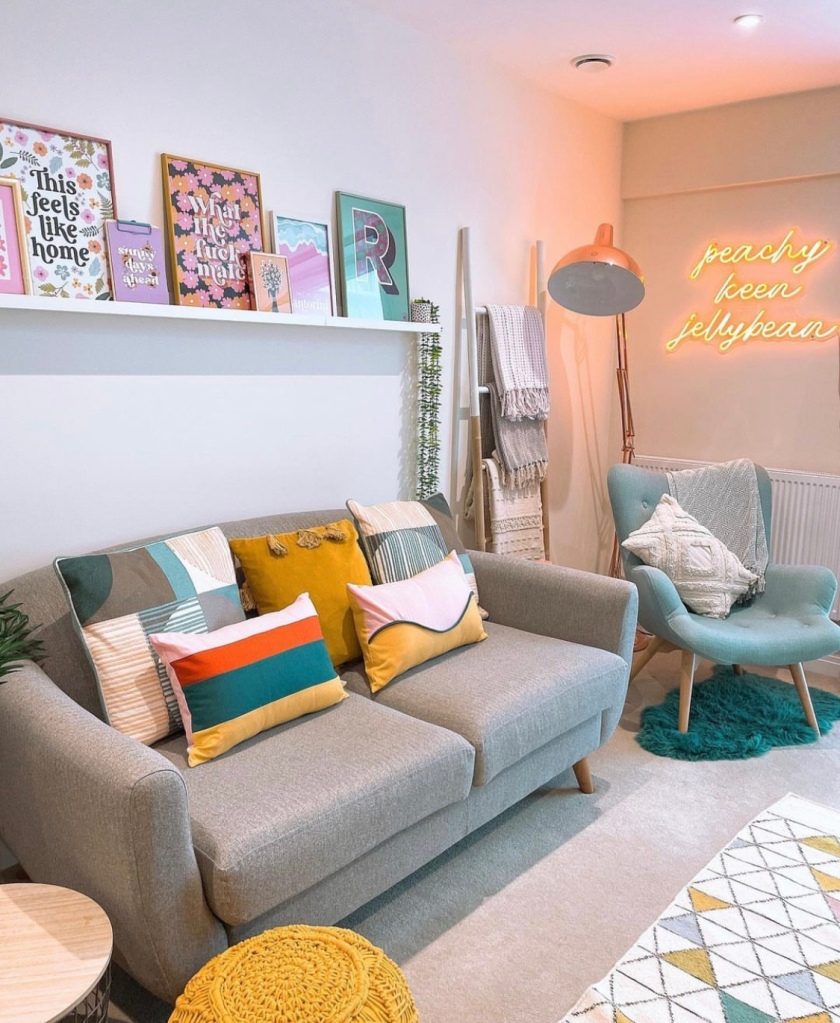 Colourful tiny living room idea