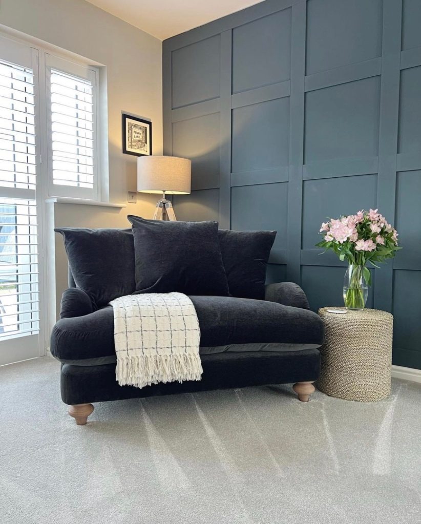 wall panelling colour ideas - dark blue panelling