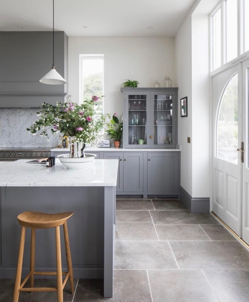 Ideas to make a grey kitchen feel warm and homely