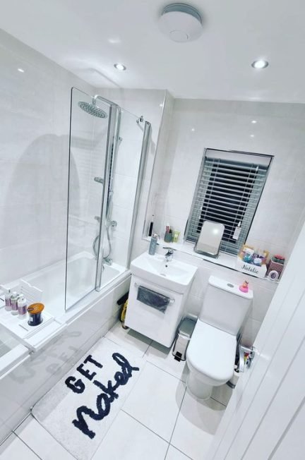 glossy-white-bathroom-bathroom-trends-for-2023