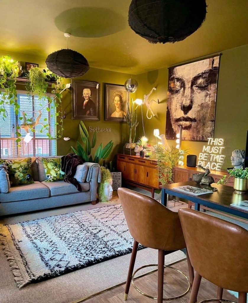 Living room trends 2023 - retro glam style living room