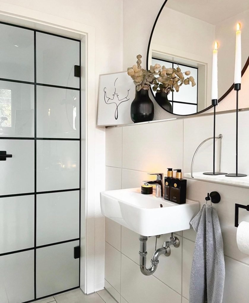 black and white bathroom trends 2023