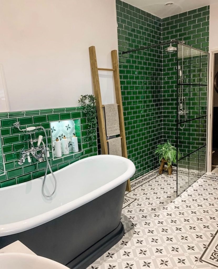 vintage victorian style bathroo trend 2023