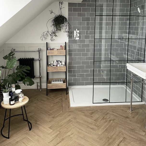 bathroom-flooring-ideas-parquet-floor-tiles