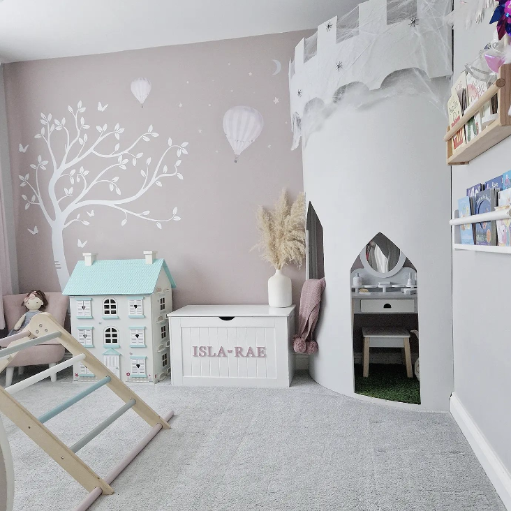 girls-bedroom-ideas-princess-themed-bedroom-for-a-little-girl