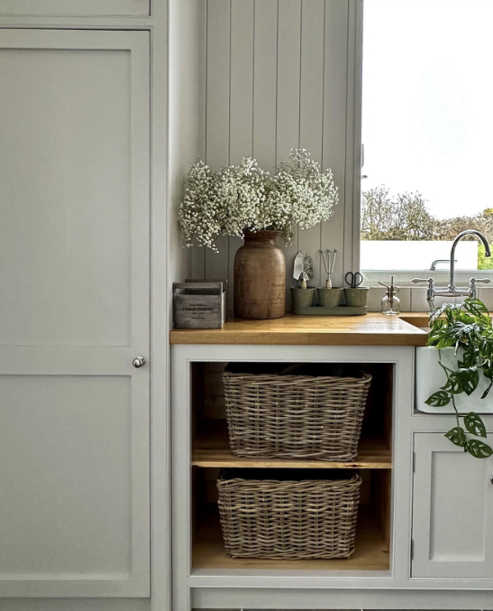 Genius Small Utility Room Hacks That Will Blow Your Mind - charming country farmhouse style utility room
