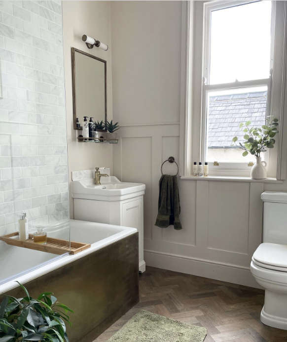 victorian bathroom with panelling