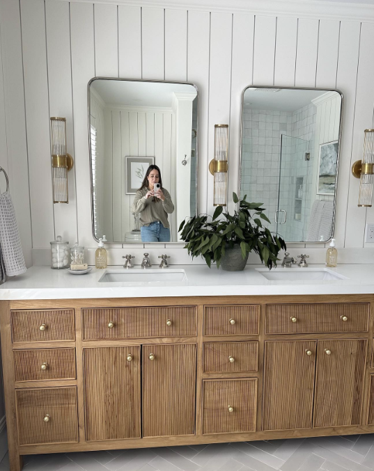 white slat panelling behind twin vanities in a bathroom