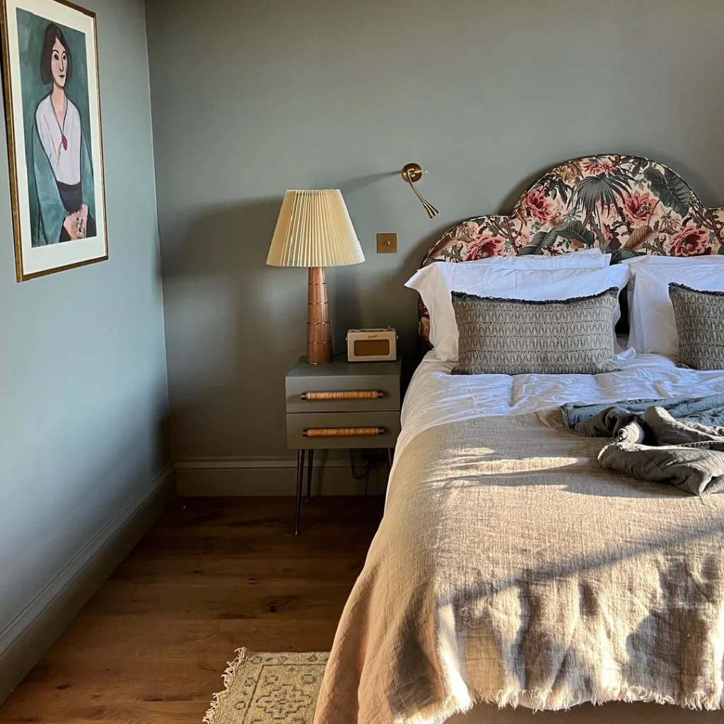 farrow and ball pigeon used in a bedroom with neutral decor