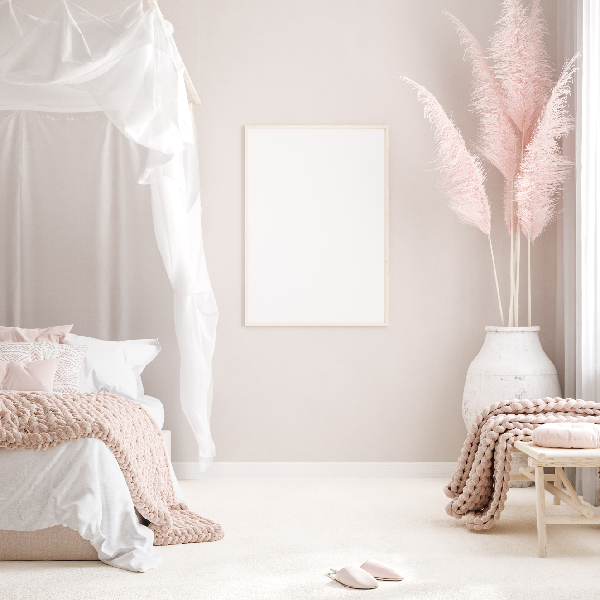 four poster bed bedroom light pink and white - Barbiecore interior trend