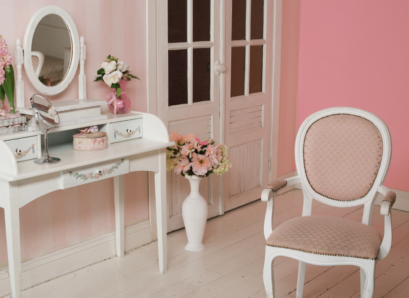 shabby chic french dresser - Barbiecore interior trend