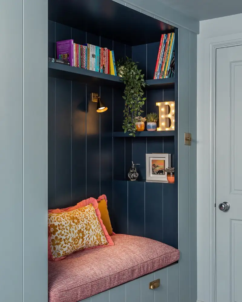 Add a reading nook for study and relaxation in your teen’s bedroom 