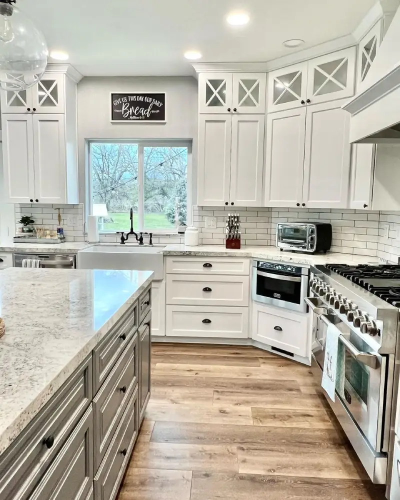 Farmhouse Kitchen with White Cabinet Ideas