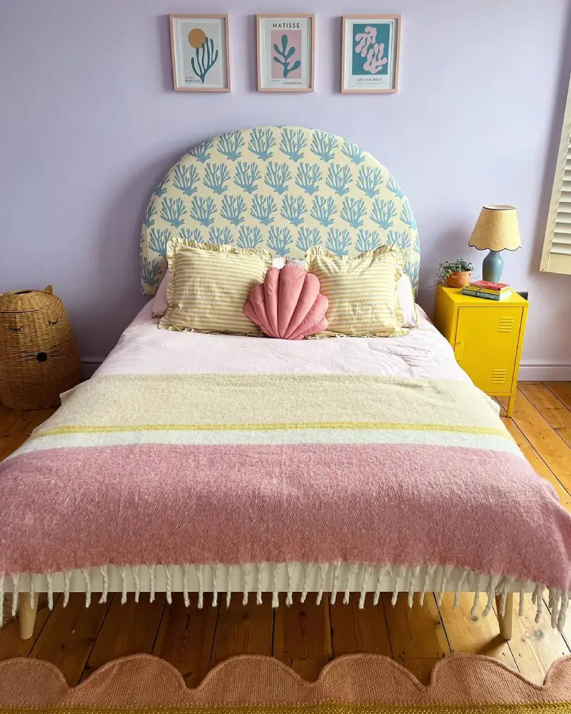 Pastel coloured theme teenage bedroom idea
