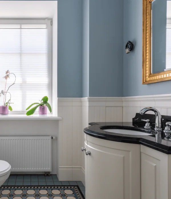 Mid-blue bathroom with panelling for a Victorian style