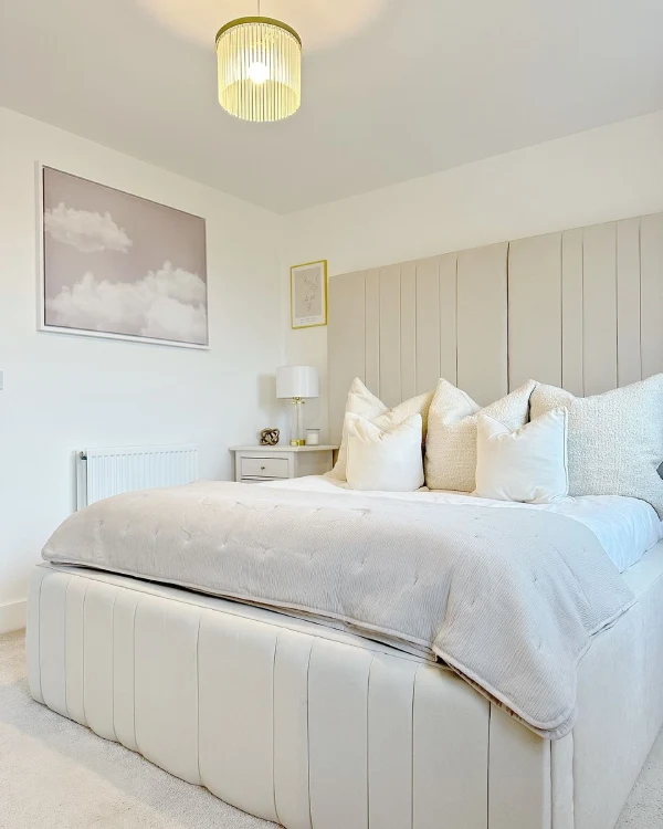 neutral bedroom paint colours - Pure Brilliant White Dulux
