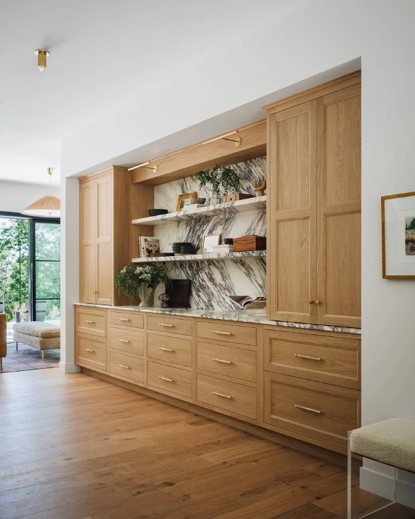 kitchen accent wall ideas against cabinets